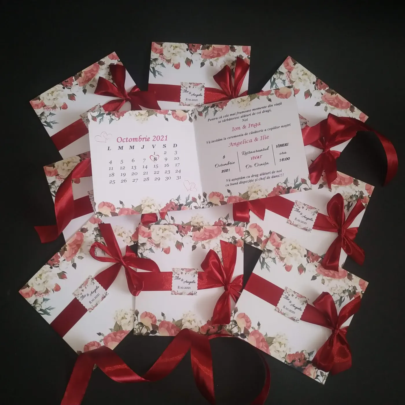 Invitație nuntă de tip floral cu fundă roșie