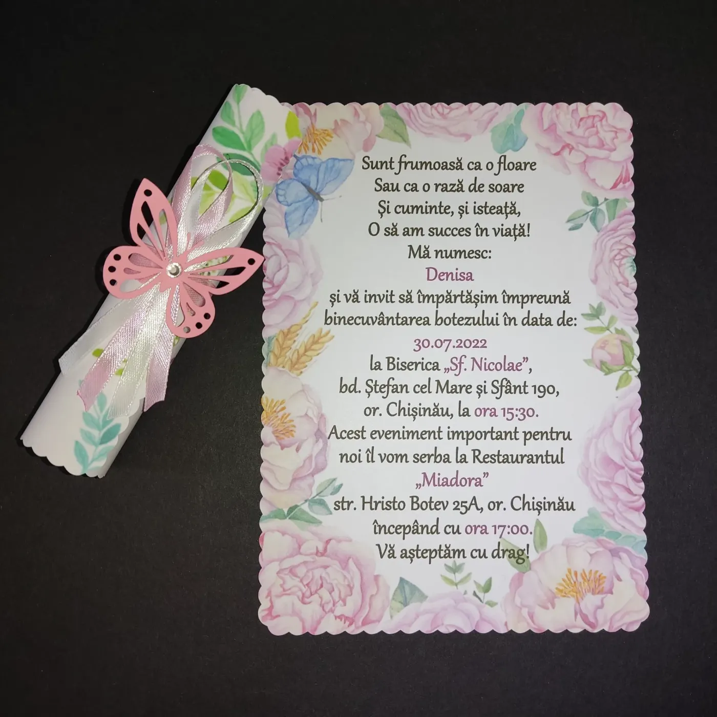 Invitație de botez de tip rulou - fată — fluturaș roz